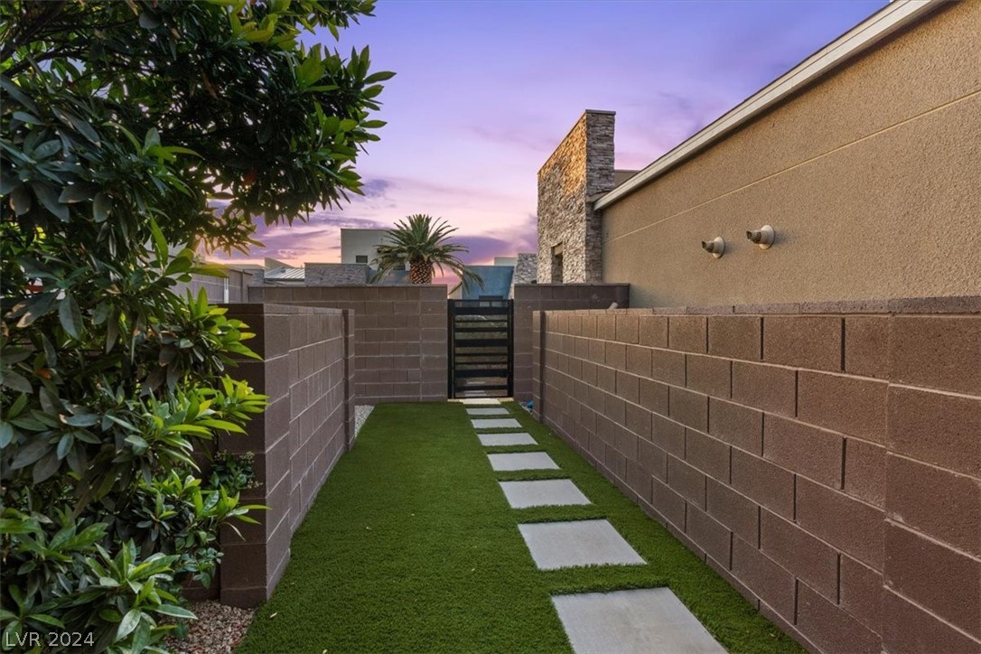 2195 Skyline Heights Lane