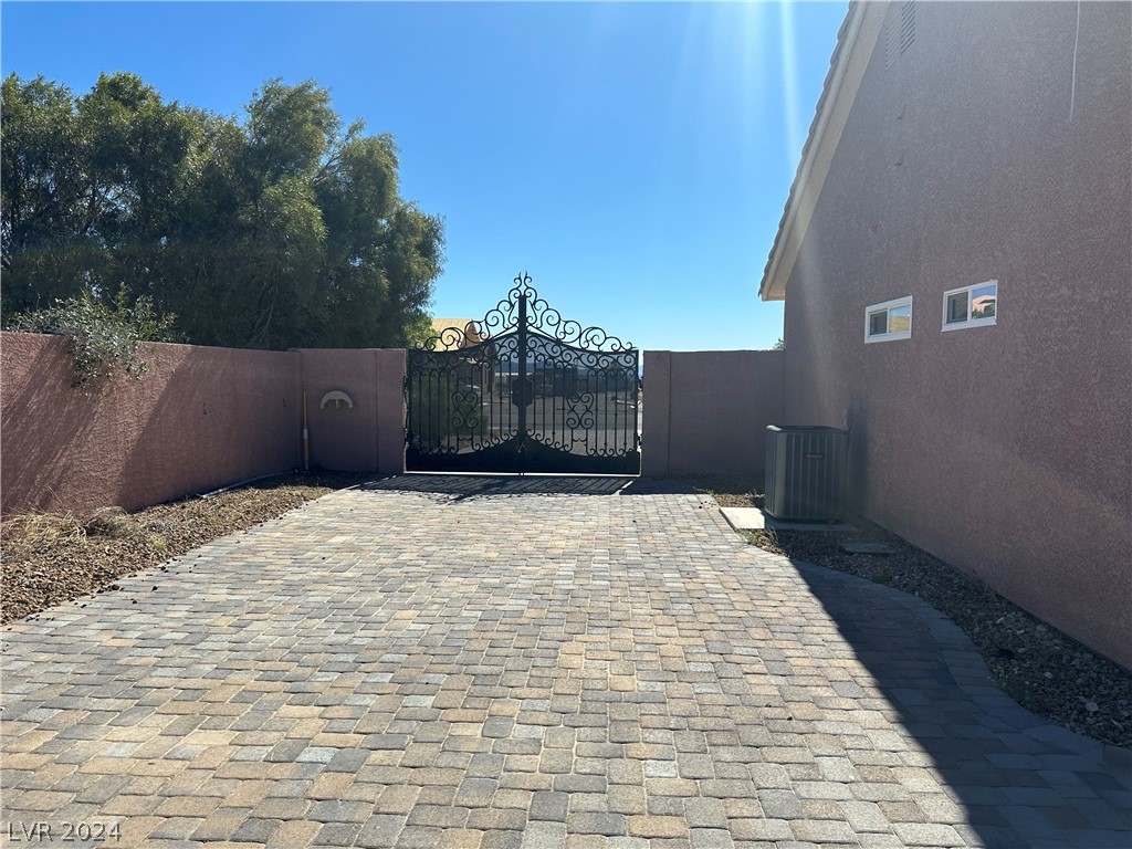 9940 Four Views Street