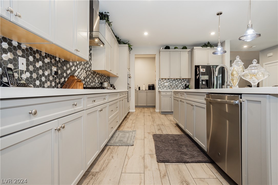 6833 Peakview Street