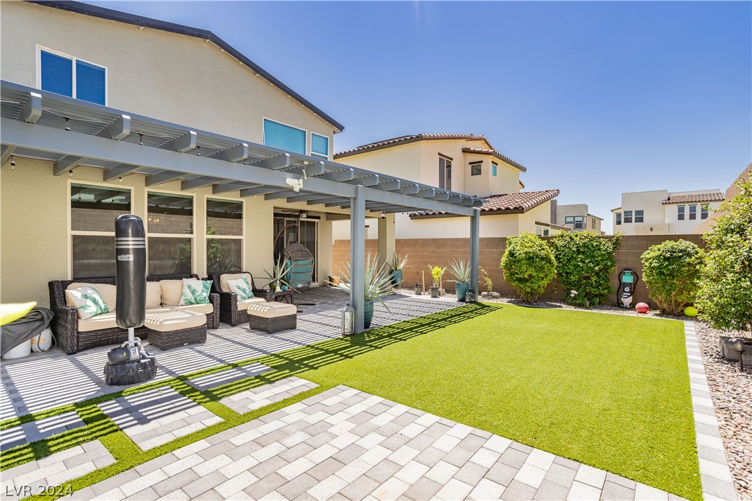 6833 Peakview Street