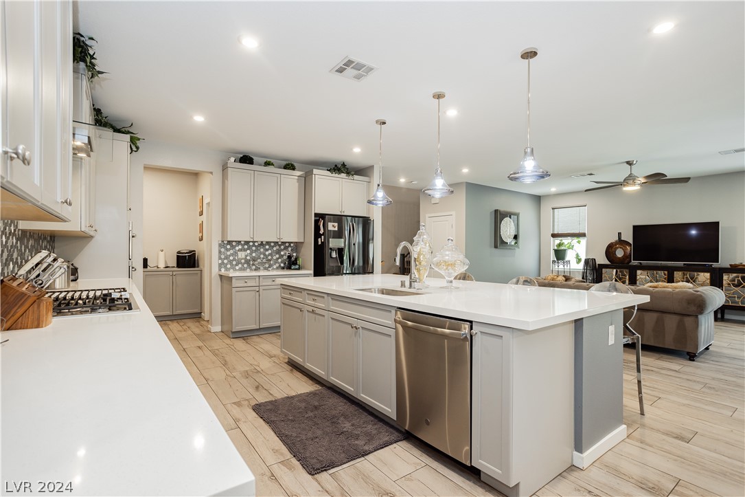 6833 Peakview Street