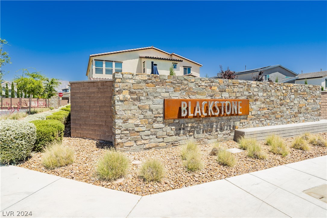 6833 Peakview Street