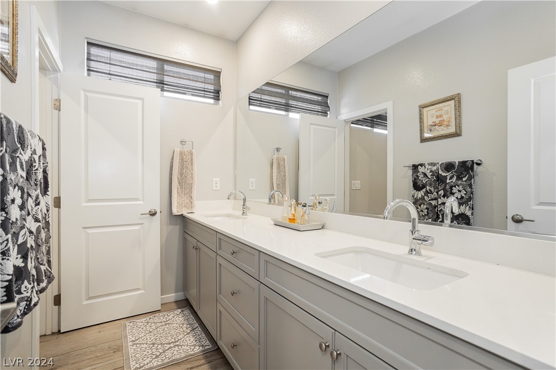 6833 Peakview Street