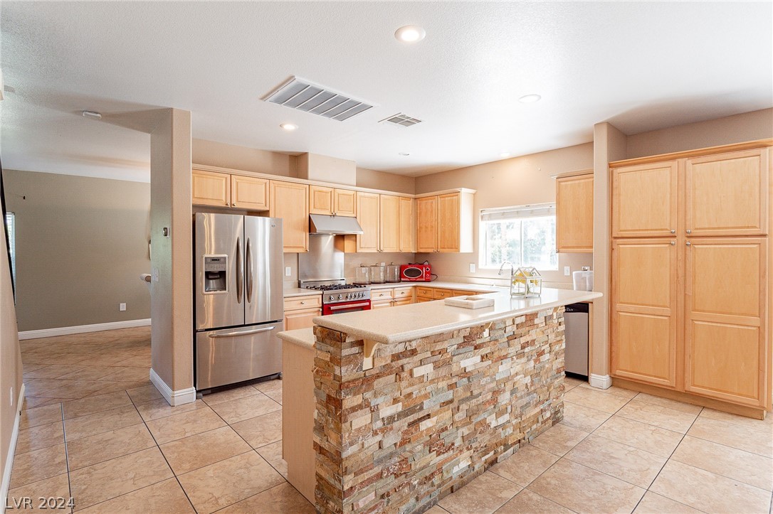 6513 West Tropical Parkway