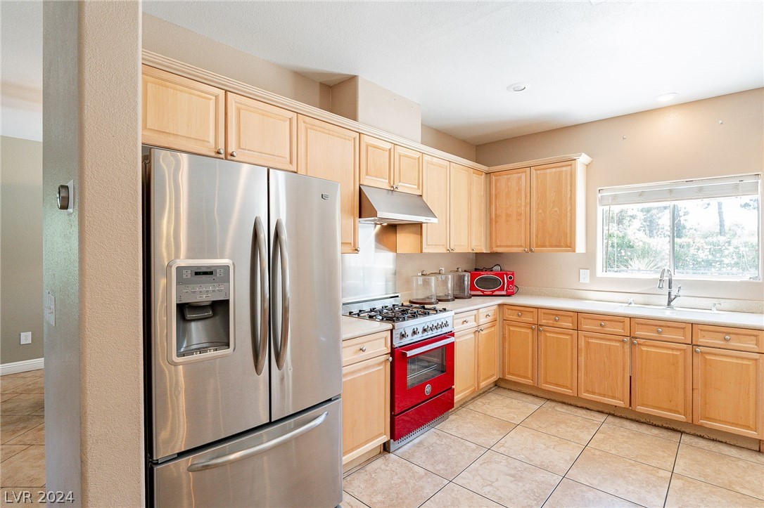 6513 West Tropical Parkway