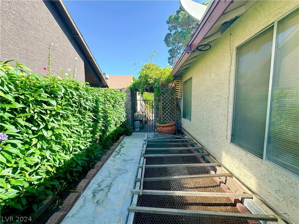 4390 Faberge Avenue