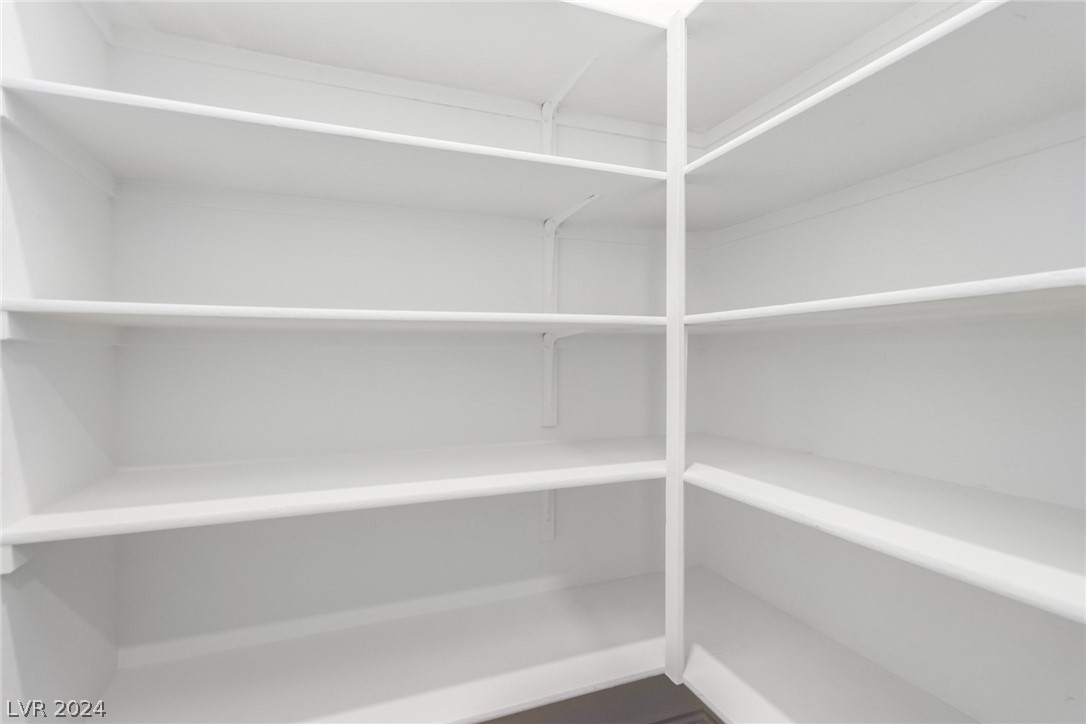 913 Sycamore Falls Street