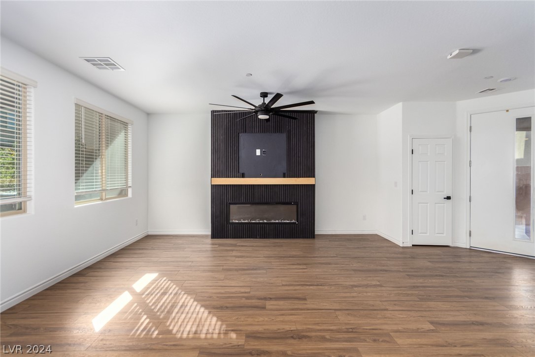 913 Sycamore Falls Street