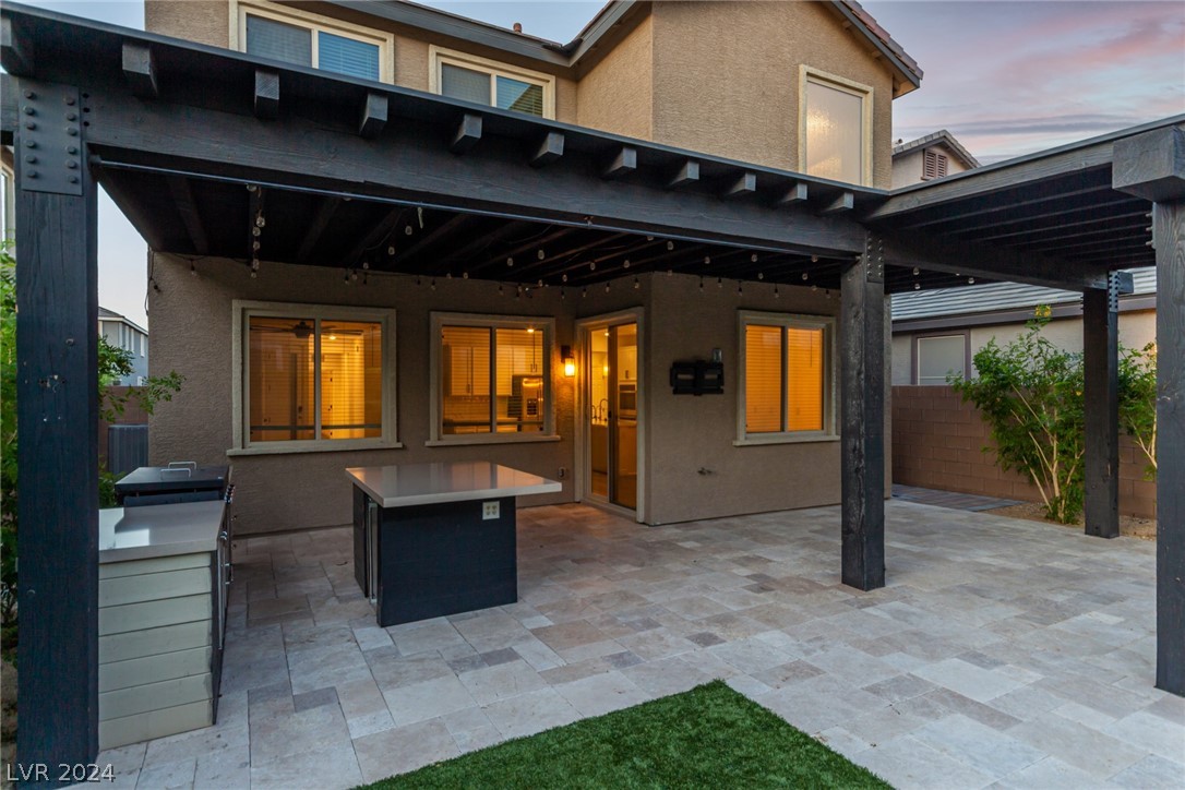 913 Sycamore Falls Street