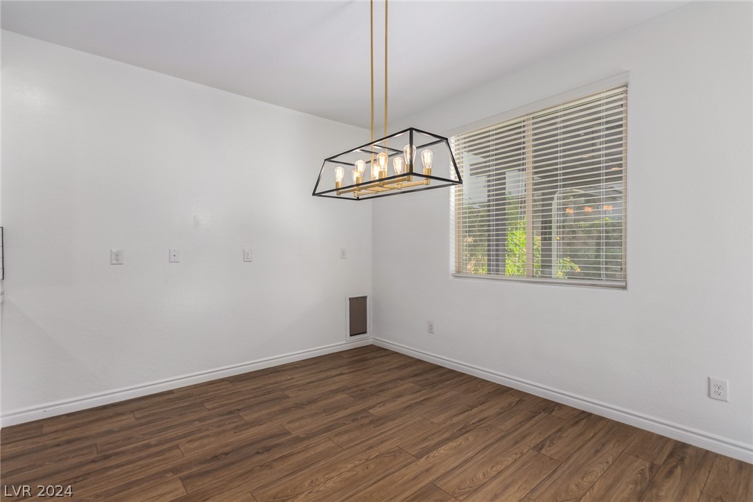 913 Sycamore Falls Street