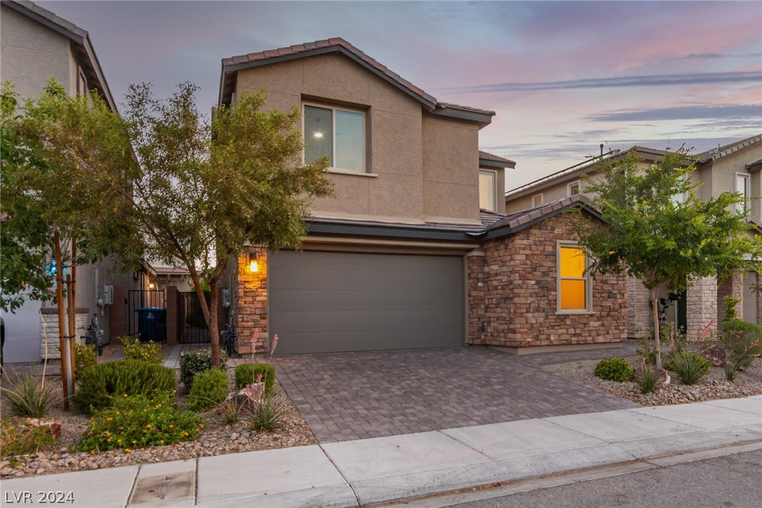 913 Sycamore Falls Street