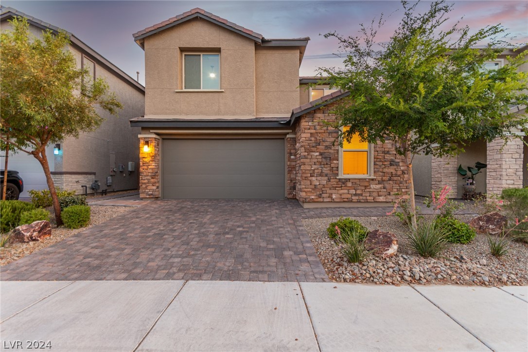 913 Sycamore Falls Street