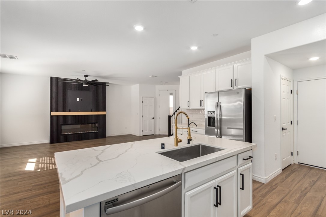 913 Sycamore Falls Street