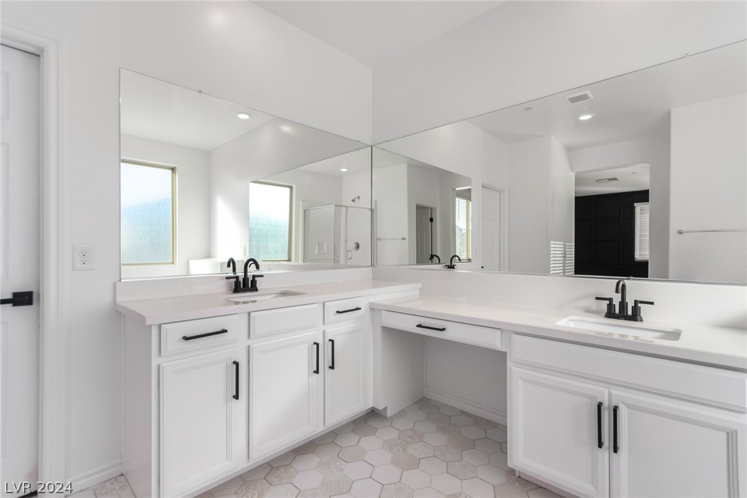 913 Sycamore Falls Street