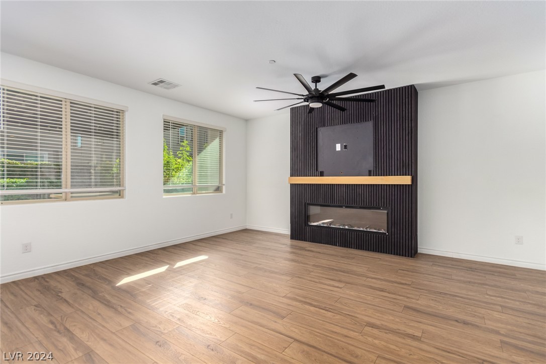 913 Sycamore Falls Street