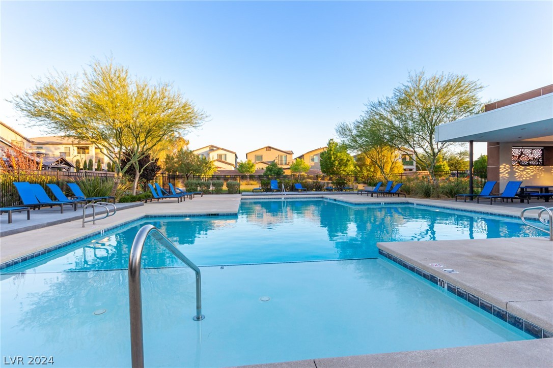 913 Sycamore Falls Street