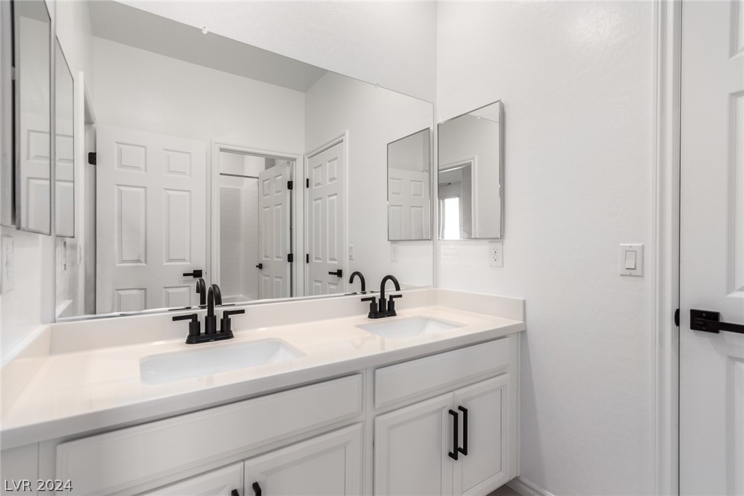 913 Sycamore Falls Street