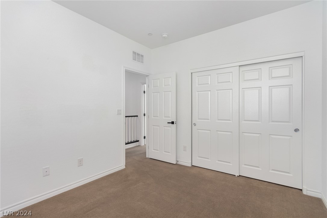 913 Sycamore Falls Street