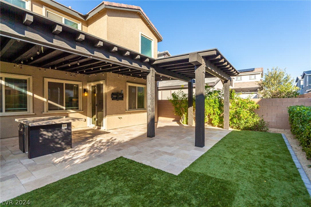 913 Sycamore Falls Street