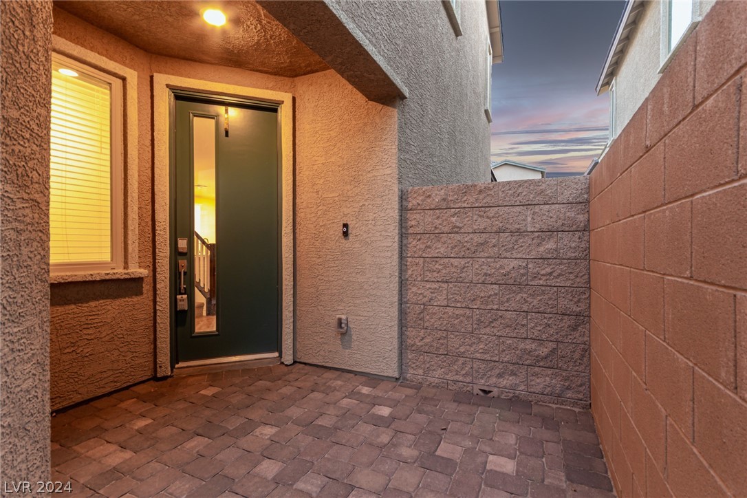 913 Sycamore Falls Street