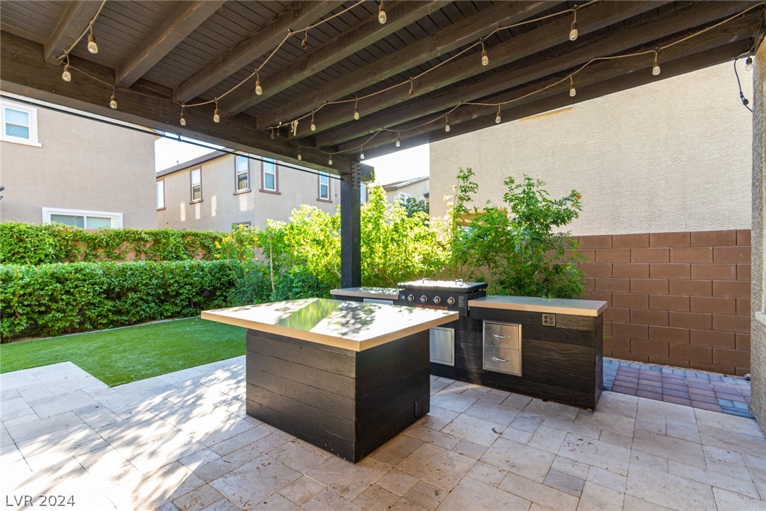 913 Sycamore Falls Street