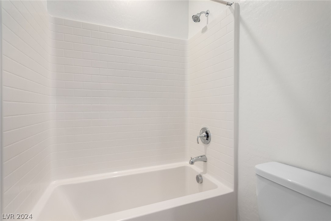 913 Sycamore Falls Street