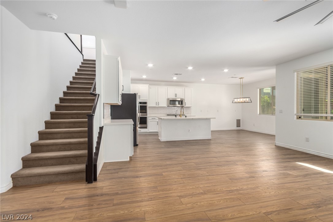 913 Sycamore Falls Street