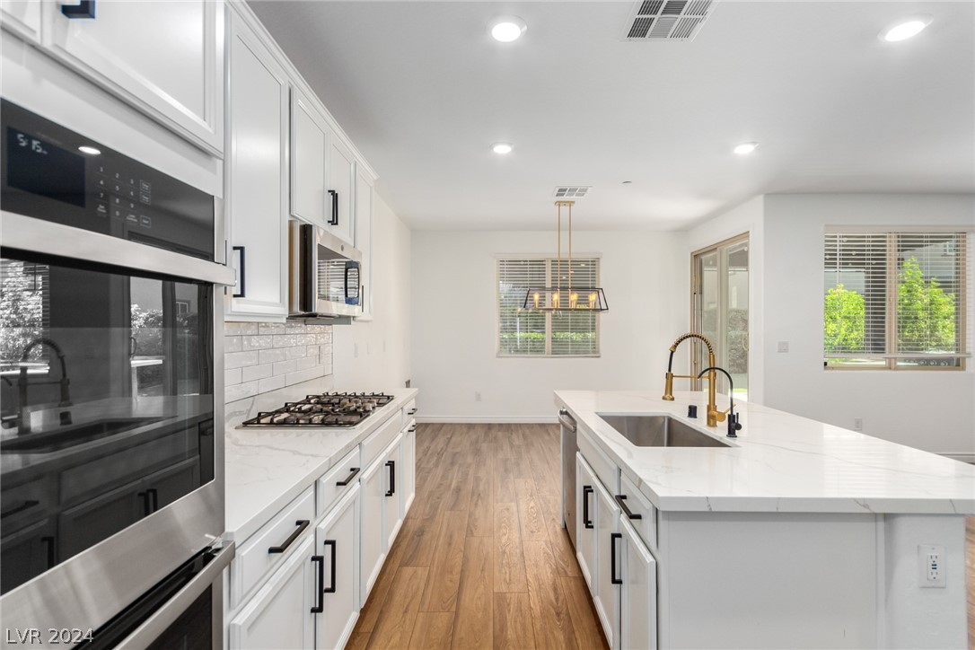 913 Sycamore Falls Street