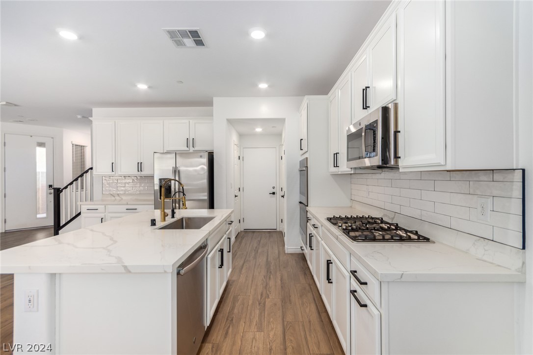 913 Sycamore Falls Street