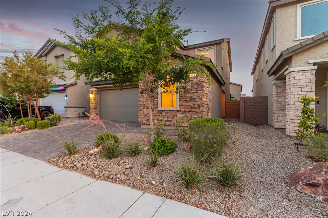 913 Sycamore Falls Street