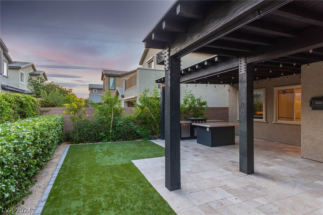 913 Sycamore Falls Street