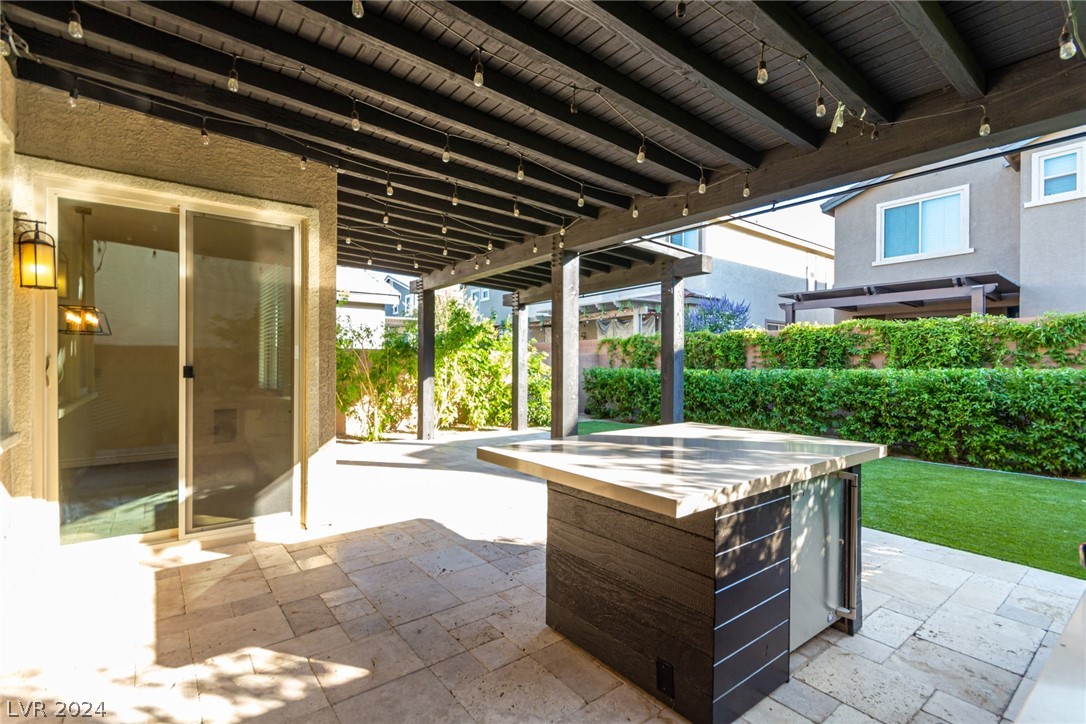 913 Sycamore Falls Street