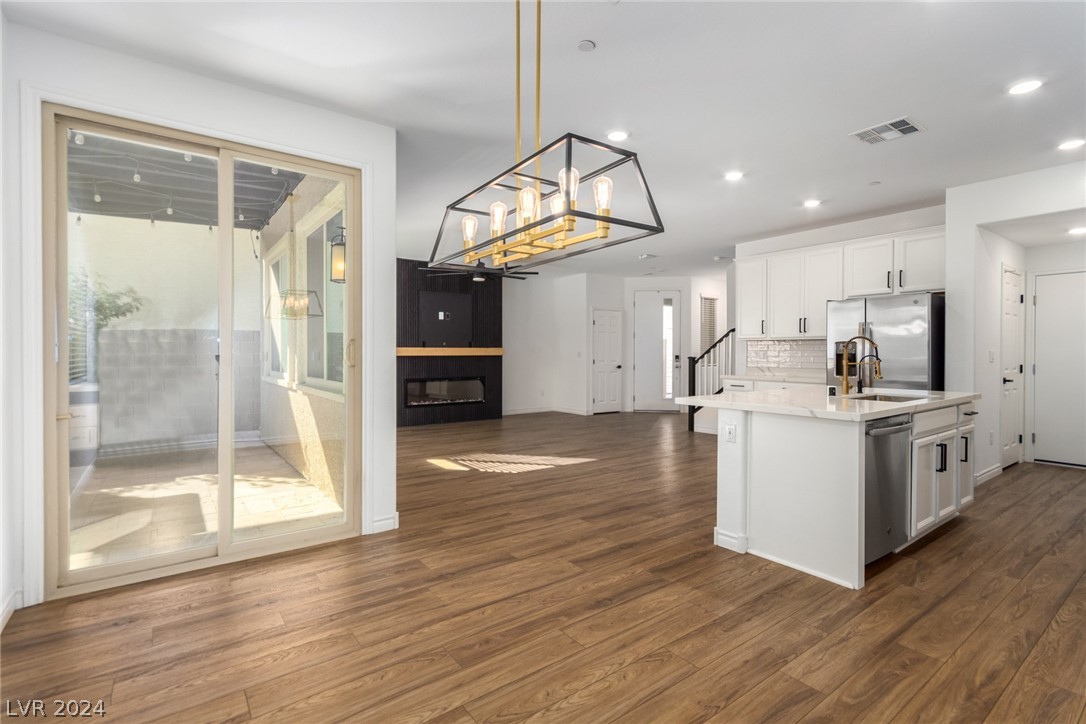 913 Sycamore Falls Street