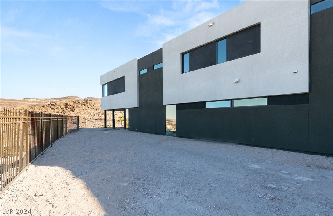 621 SLEEPING DRAGON Drive