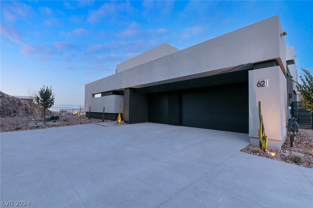 621 SLEEPING DRAGON Drive