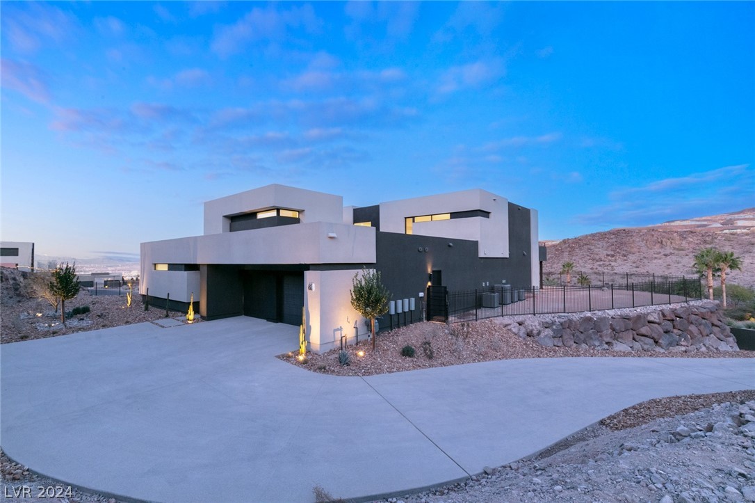 621 SLEEPING DRAGON Drive