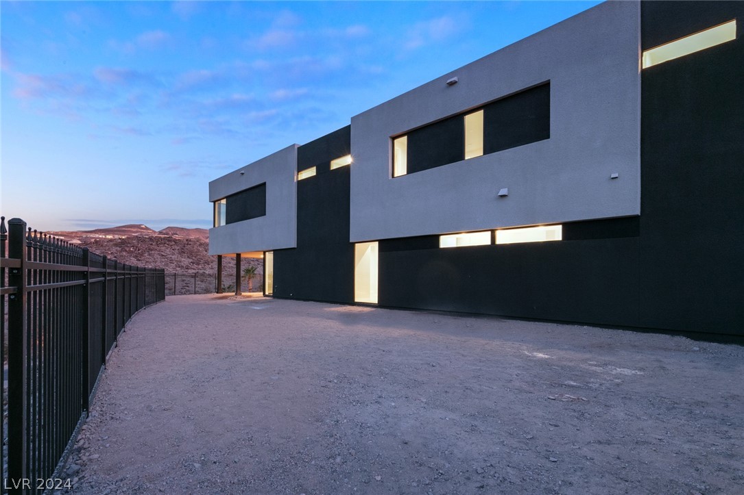 621 SLEEPING DRAGON Drive