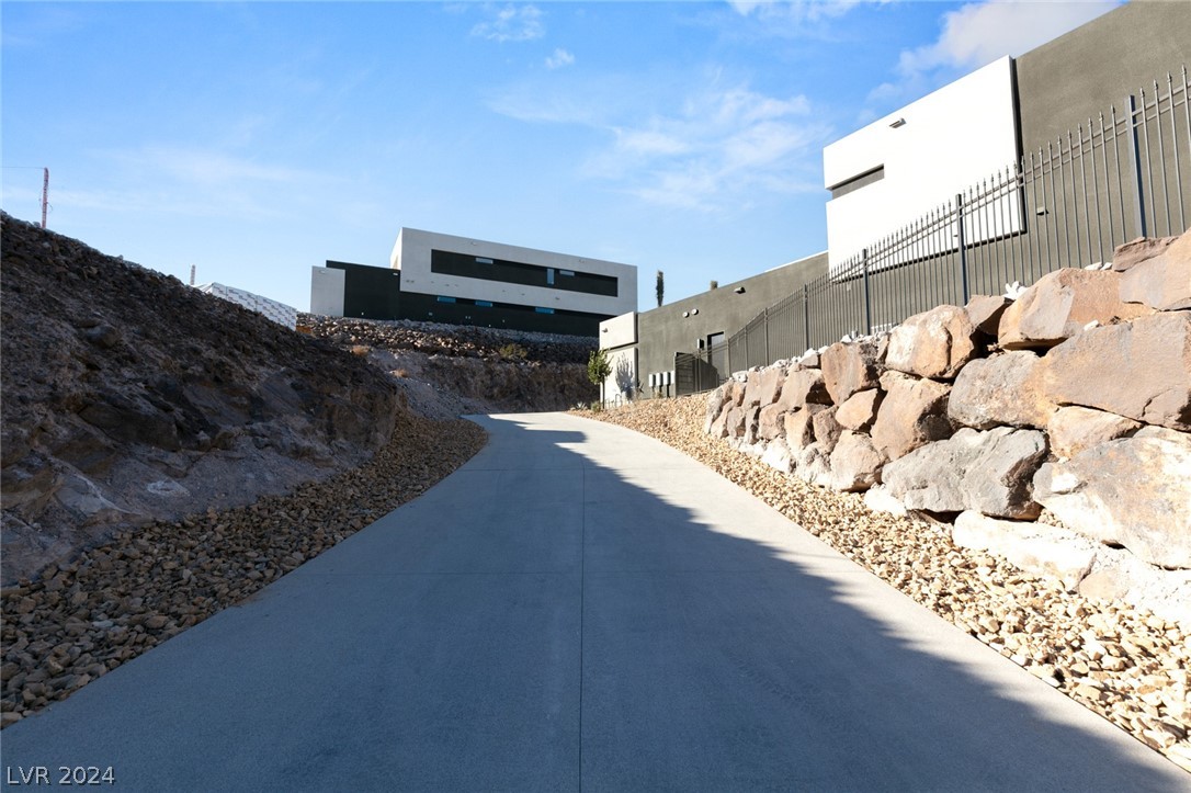 621 SLEEPING DRAGON Drive