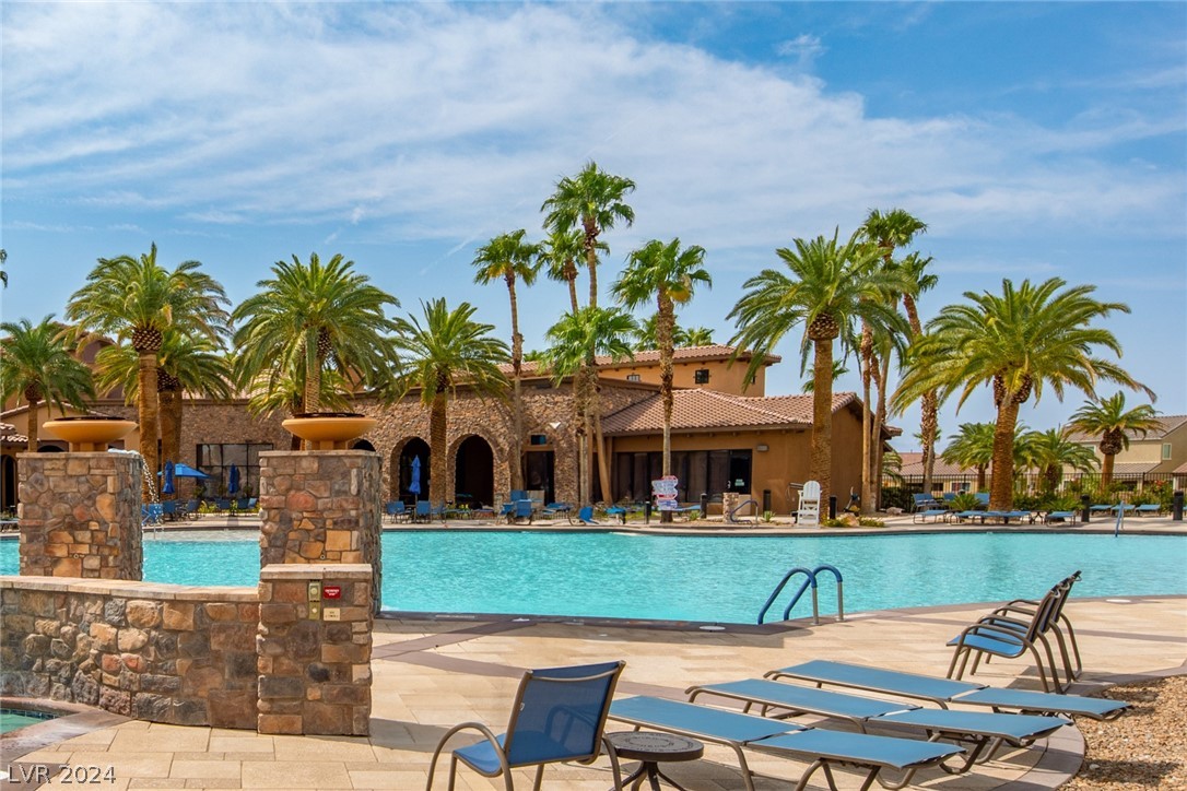 425 Via Stretto Avenue