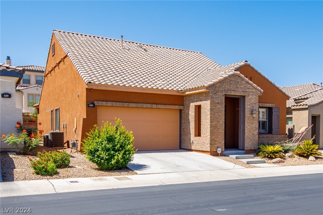 425 Via Stretto Avenue