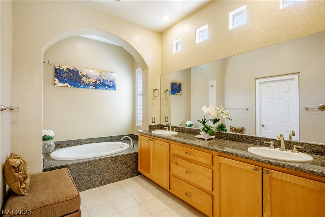 425 Via Stretto Avenue