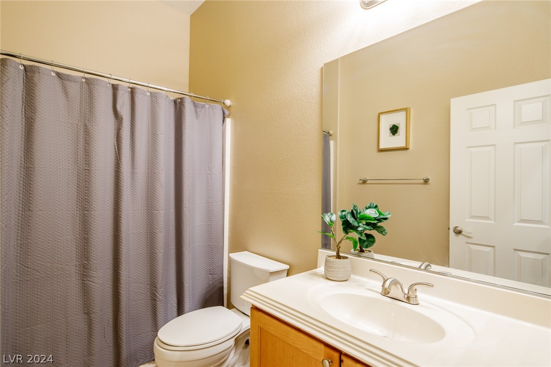 425 Via Stretto Avenue