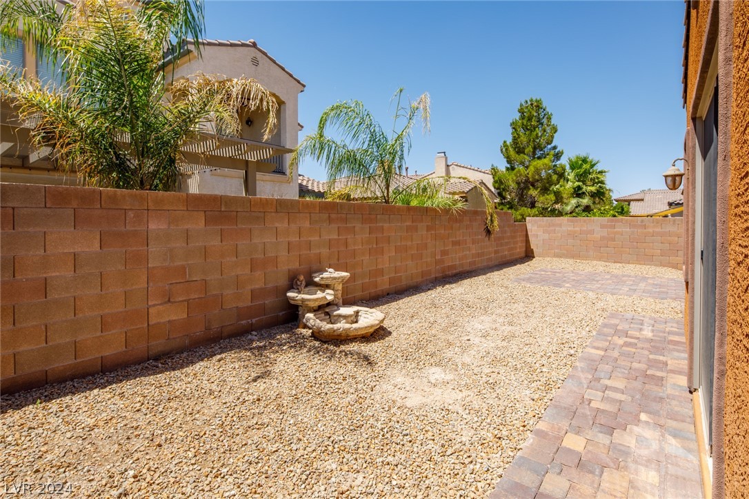 425 Via Stretto Avenue