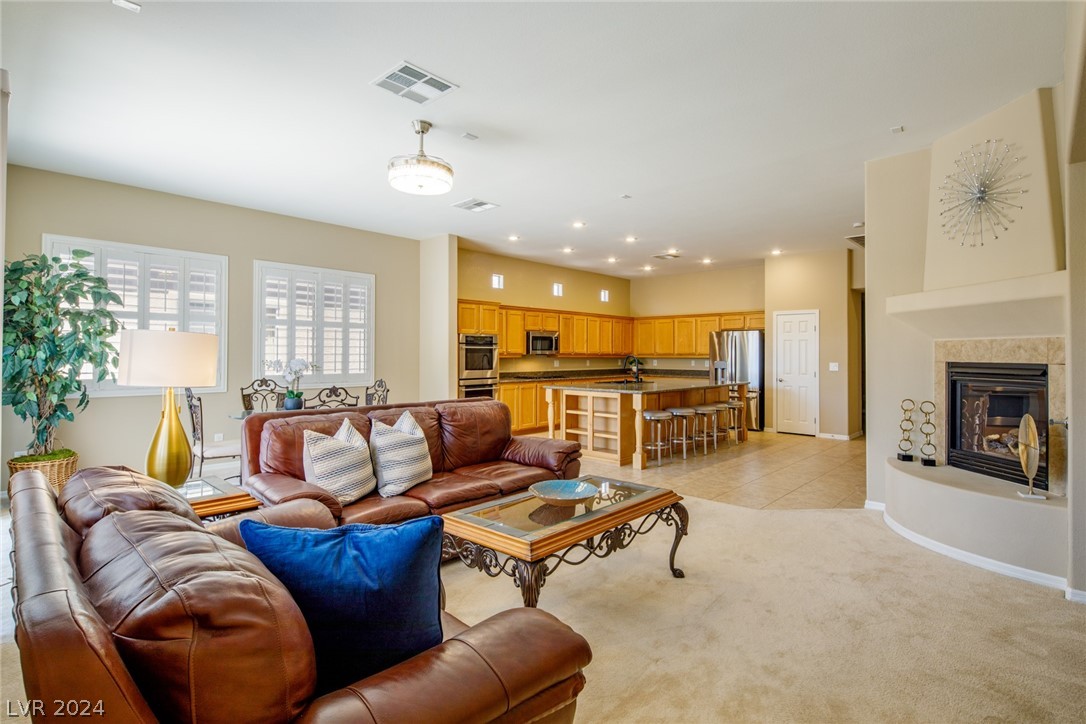 425 Via Stretto Avenue