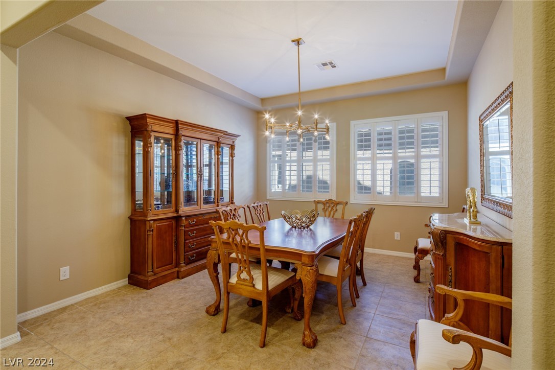 425 Via Stretto Avenue