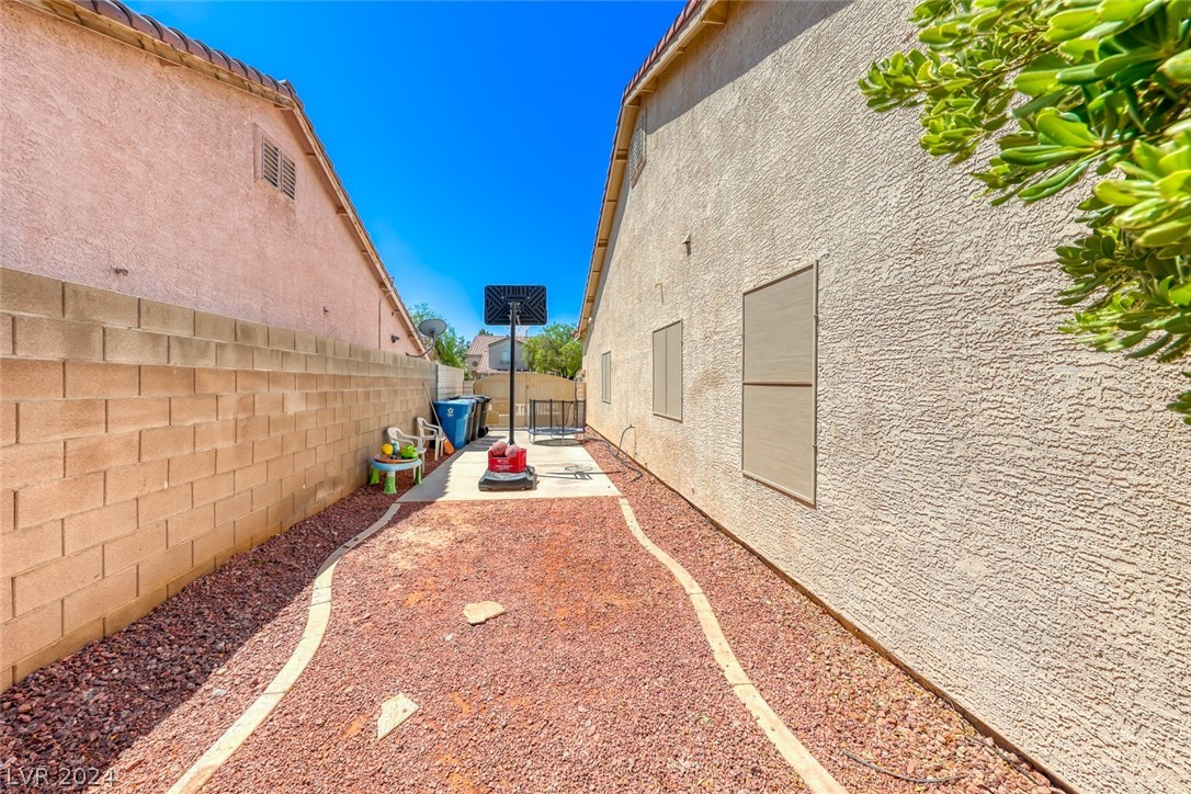 8904 Rusty Rifle Avenue