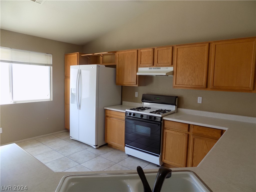 229 OXFORD CLOTH Court