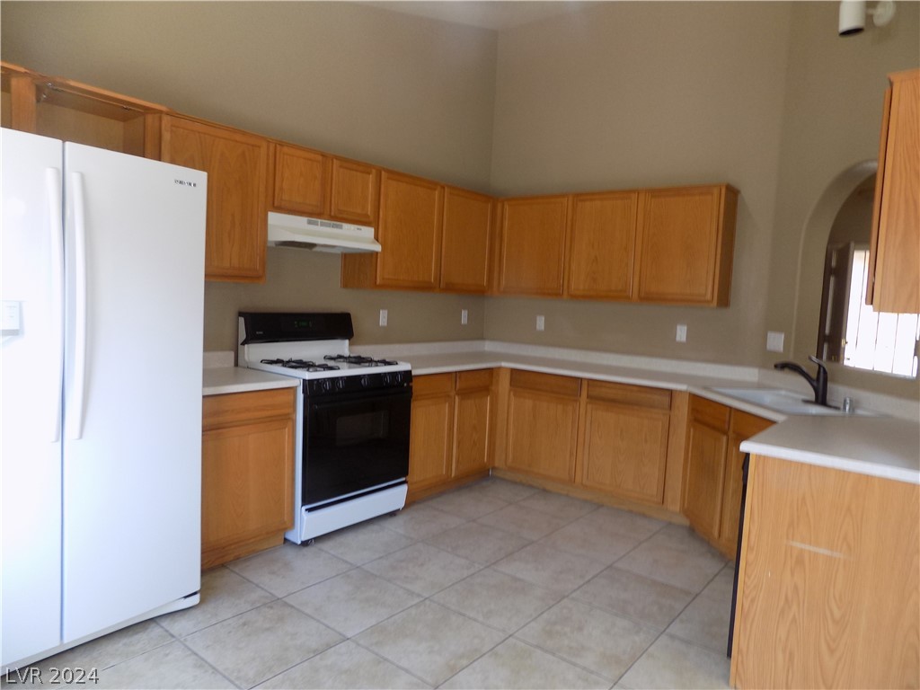 229 OXFORD CLOTH Court