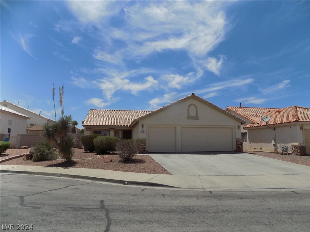 229 OXFORD CLOTH Court