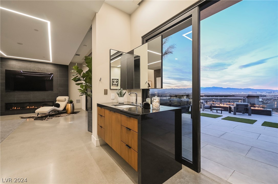 1530 Dragon Crest Avenue